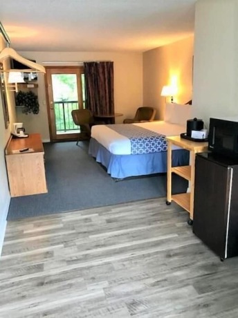 Imagen de la habitación del Hotel Four Seasons Inn. Foto 5