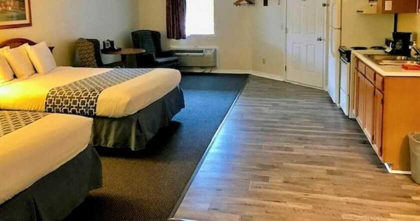 Imagen de la habitación del Hotel Four Seasons Inn. Foto 7