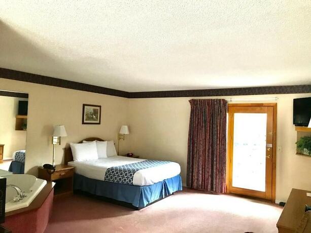 Imagen de la habitación del Hotel Four Seasons Inn. Foto 11