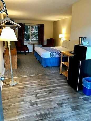 Imagen de la habitación del Hotel Four Seasons Inn. Foto 14