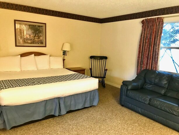 Imagen de la habitación del Hotel Four Seasons Inn. Foto 17