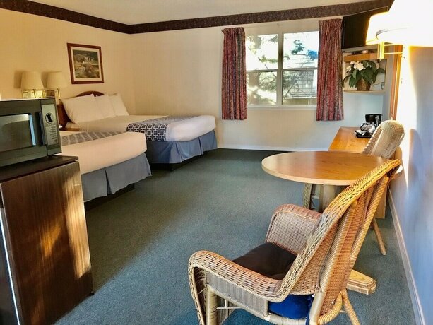 Imagen de la habitación del Hotel Four Seasons Inn. Foto 20