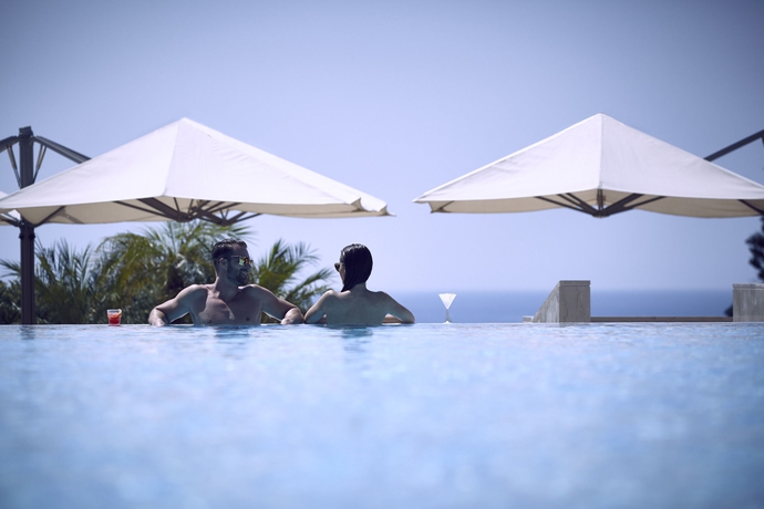 Imagen de la piscina del Hotel Four Seasons, Limasol. Foto 15