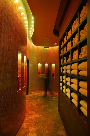 Imagen de la piscina del Hotel Four Seasons, Limasol. Foto 16