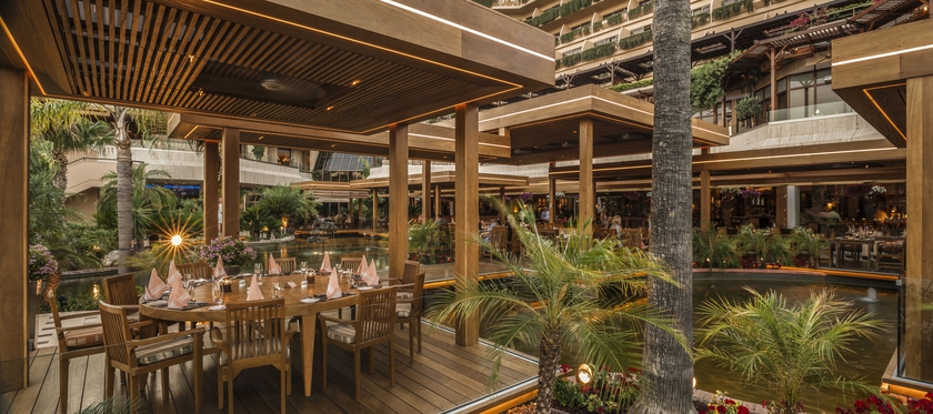 Imagen del bar/restaurante del Hotel Four Seasons, Limasol. Foto 6