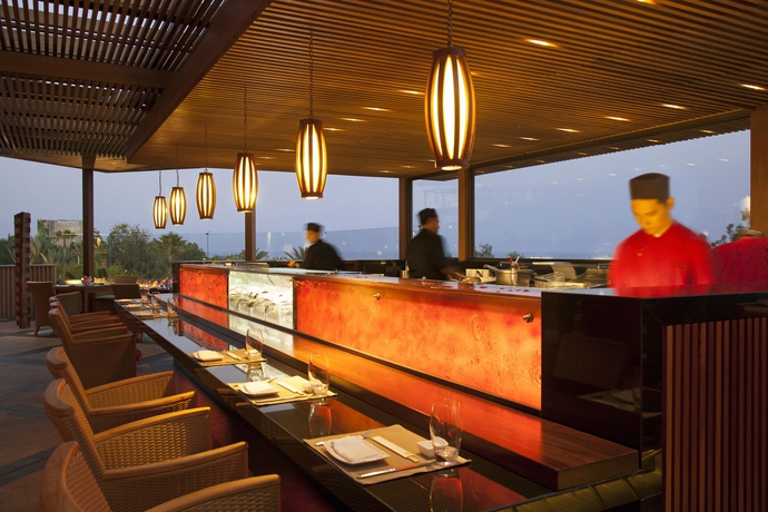 Imagen del bar/restaurante del Hotel Four Seasons, Limasol. Foto 8