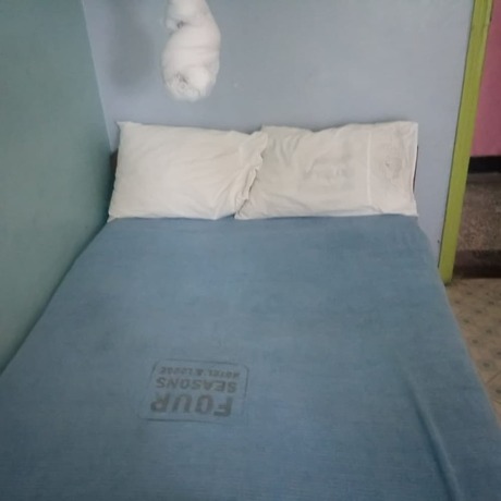 Imagen de la habitación del Hotel Four Seasons Lodge. Foto 12