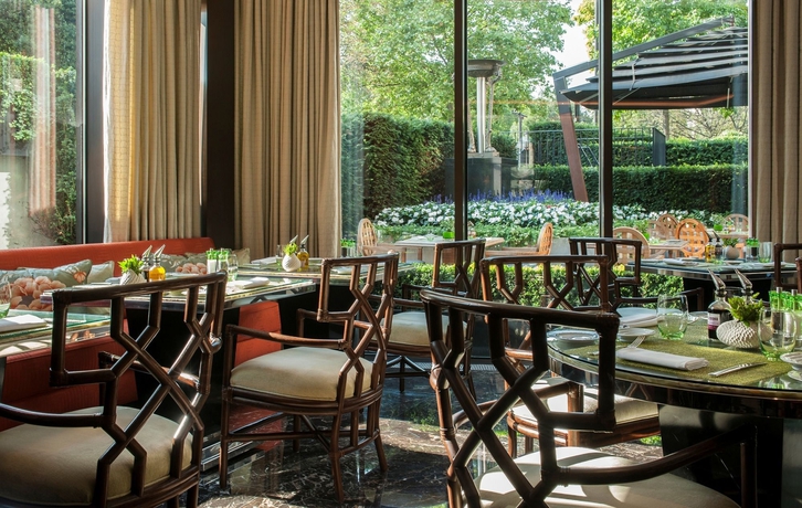 Imagen del bar/restaurante del Hotel Four Seasons London At Park Lane. Foto 6