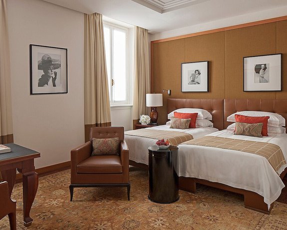 Imagen de la habitación del Hotel Four Seasons Milano. Foto 4