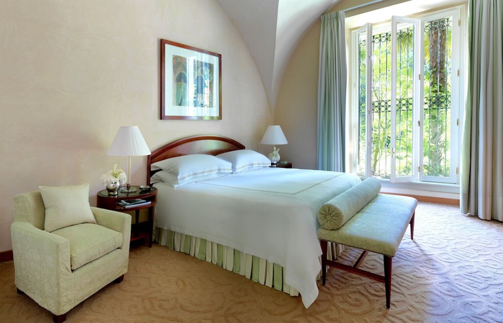 Imagen de la habitación del Hotel Four Seasons Milano. Foto 10