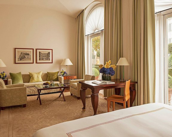 Imagen de la habitación del Hotel Four Seasons Milano. Foto 13