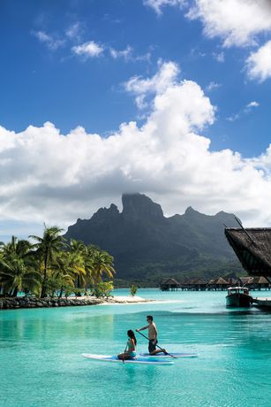Imagen de la piscina del Hotel Four Seasons Resort Bora Bora. Foto 16