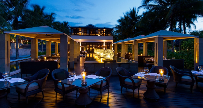 Imagen del bar/restaurante del Hotel Four Seasons Resort The Nam Hai, Hoi An, Vietnam. Foto 2
