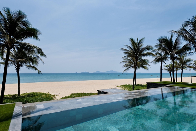 Imagen de la piscina del Hotel Four Seasons Resort The Nam Hai, Hoi An, Vietnam. Foto 15