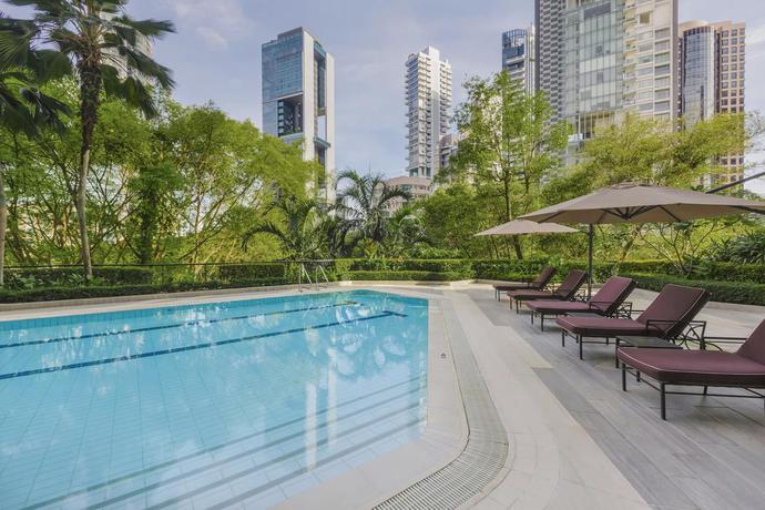 Imagen de la piscina del Hotel Four Seasons Singapore. Foto 11