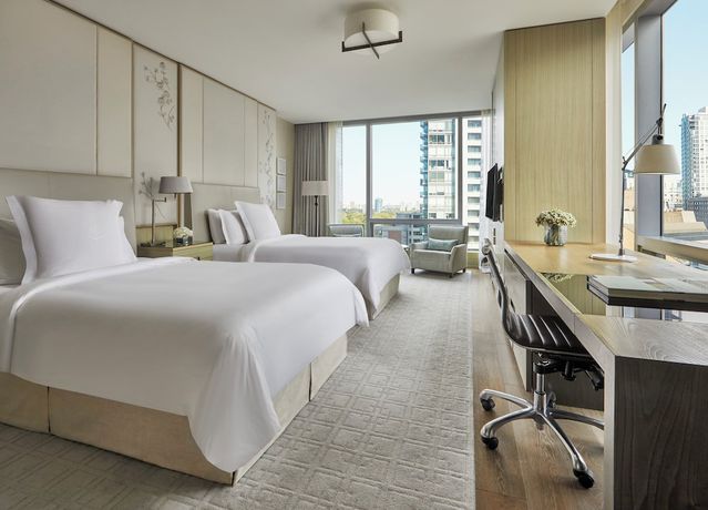 Imagen de la habitación del Hotel Four Seasons Toronto. Foto 2