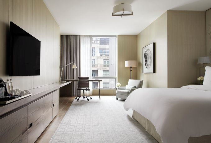 Imagen de la habitación del Hotel Four Seasons Toronto. Foto 12