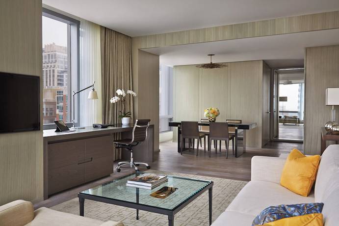 Imagen de la habitación del Hotel Four Seasons Toronto. Foto 18