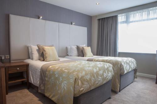 Imagen de la habitación del Hotel Four Seasons & Leisure Club. Foto 7