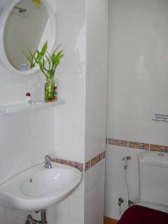 Imagen de la habitación del Hotel Four Sons Place. Foto 28