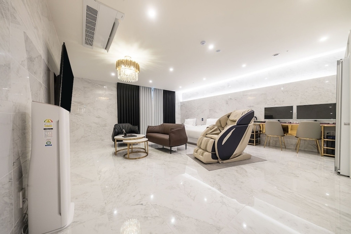 Imagen de la habitación del Hotel Four Star. Foto 4