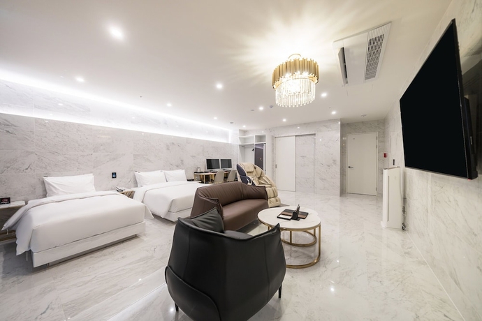 Imagen de la habitación del Hotel Four Star. Foto 5