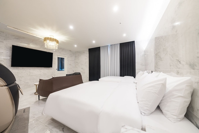 Imagen de la habitación del Hotel Four Star. Foto 12