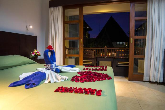 Imagen del bar/restaurante del Hotel Fourteen Roses Beach. Foto 2