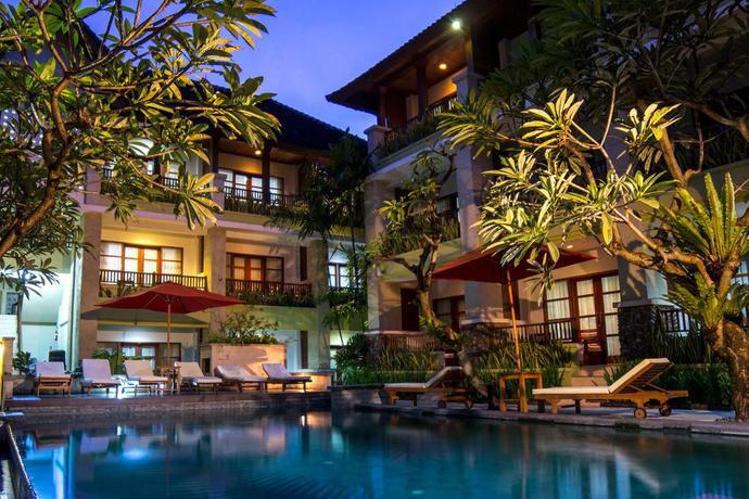 Imagen de la piscina del Hotel Fourteen Roses Beach. Foto 8