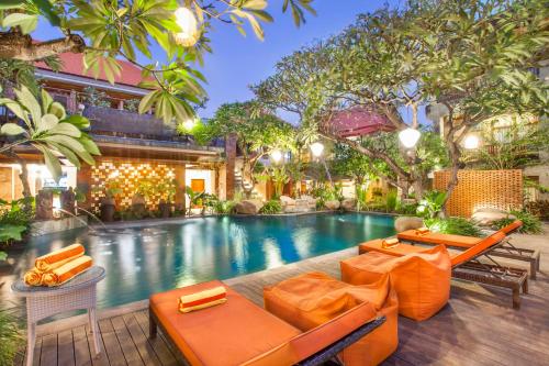 Imagen de la piscina del Hotel Fourteen Roses Boutique Legian - Chse Certified. Foto 13