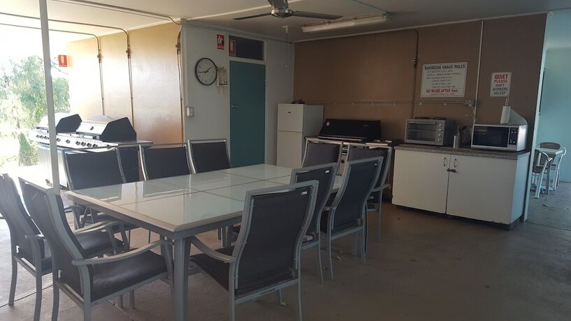 Imagen de los interiores del Hotel Fourth Avenue Motor Inn. Foto 24