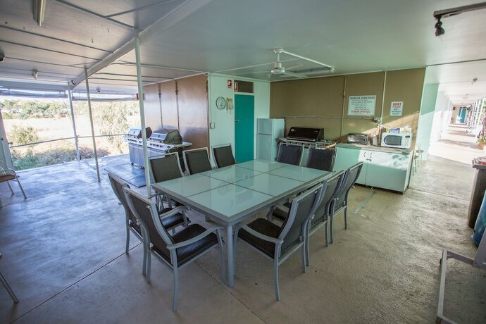 Imagen de los interiores del Hotel Fourth Avenue Motor Inn. Foto 25