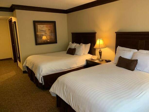 Imagen general del Hotel Fourwinds Lakeside Inn And Marina. Foto 3