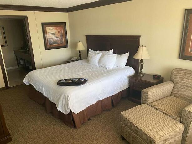 Imagen general del Hotel Fourwinds Lakeside Inn And Marina. Foto 7