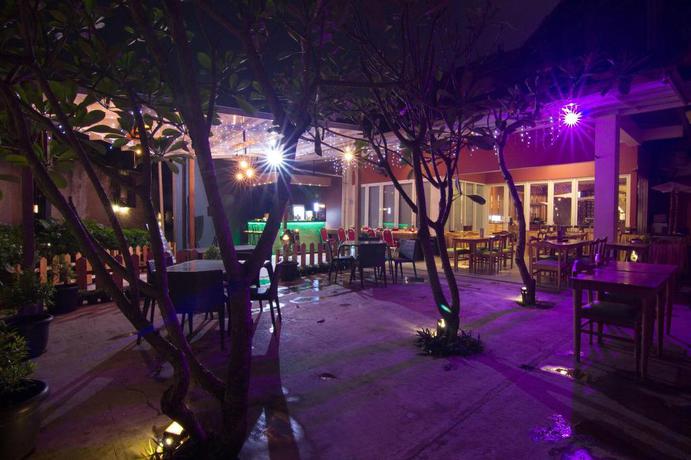 Imagen del bar/restaurante del Hotel Fovere Puri Semarang. Foto 2