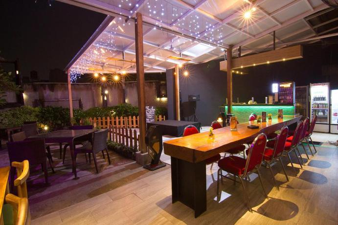 Imagen del bar/restaurante del Hotel Fovere Puri Semarang. Foto 7