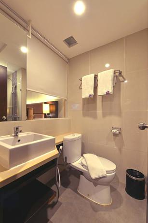 Imagen de los interiores del Hotel Fox Harris City Center Bandung. Foto 6