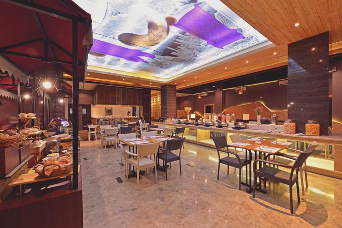 Imagen de los interiores del Hotel Fox Harris City Center Bandung. Foto 9
