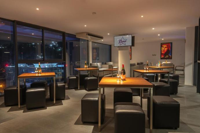 Imagen del bar/restaurante del Hotel Fox Jayapura. Foto 3