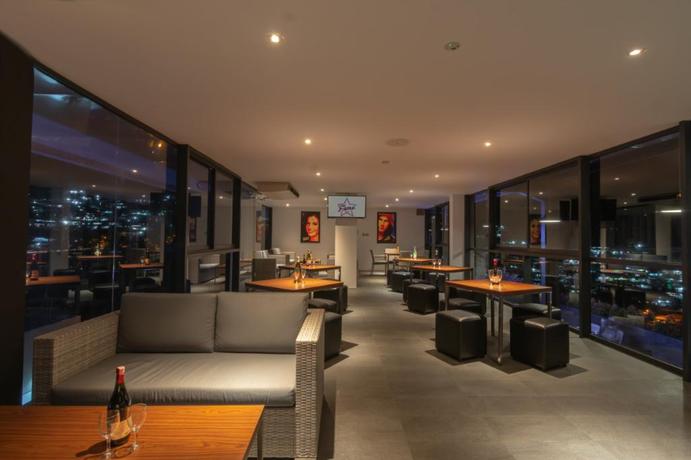 Imagen del bar/restaurante del Hotel Fox Jayapura. Foto 4