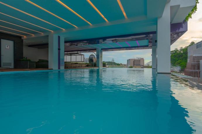 Imagen de la piscina del Hotel Fox Jayapura. Foto 19