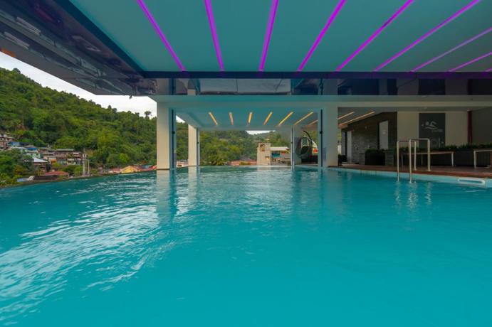 Imagen de la piscina del Hotel Fox Jayapura. Foto 20