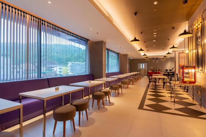 Imagen del bar/restaurante del Hotel Fox Jayapura. Foto 5