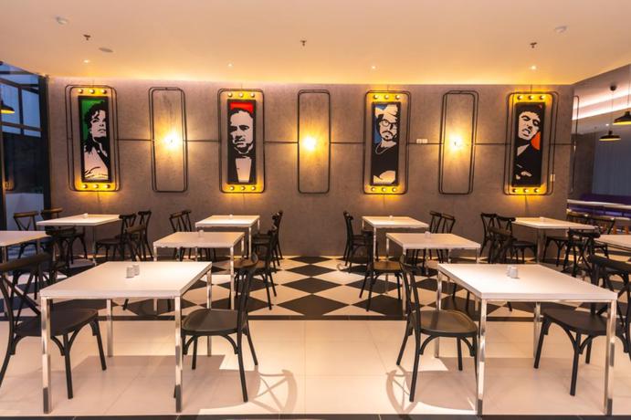 Imagen del bar/restaurante del Hotel Fox Jayapura. Foto 10