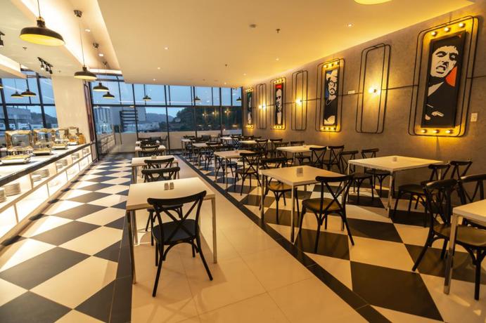 Imagen del bar/restaurante del Hotel Fox Jayapura. Foto 11