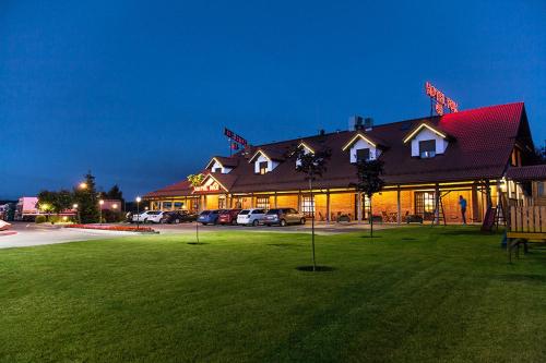 Imagen general del Hotel Fox, Wolbórz. Foto 1