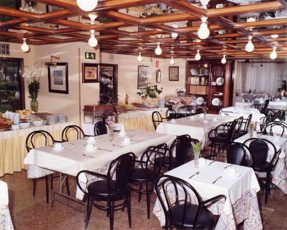 Imagen del bar/restaurante del Hotel Foxa 25. Foto 2