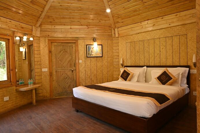 Imagen de la habitación del Hotel Foxoso Misty Oaks Resort. Foto 15