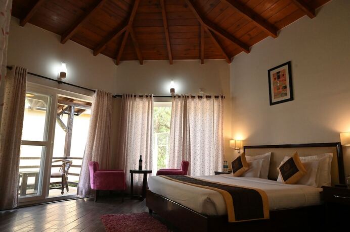 Imagen de la habitación del Hotel Foxoso Misty Oaks Resort. Foto 16