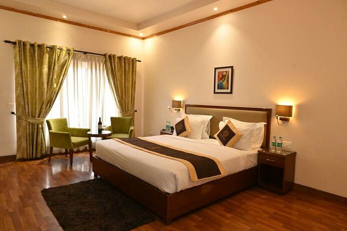 Imagen de la habitación del Hotel Foxoso Misty Oaks Resort. Foto 17